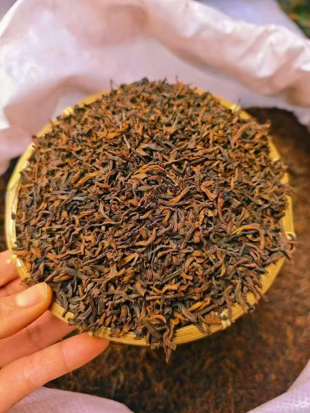 10-Year Aged Ripe Pu-erh Gift Set | Loose Leaf in Two Tins, 500g
