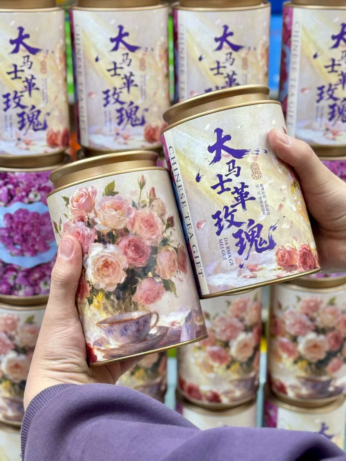 Damascus rose buds, whole flower, first harvest. One bud brews one full cup. Rich natural fragrance, soft pink liquor, gently sweet. 50g per jar.