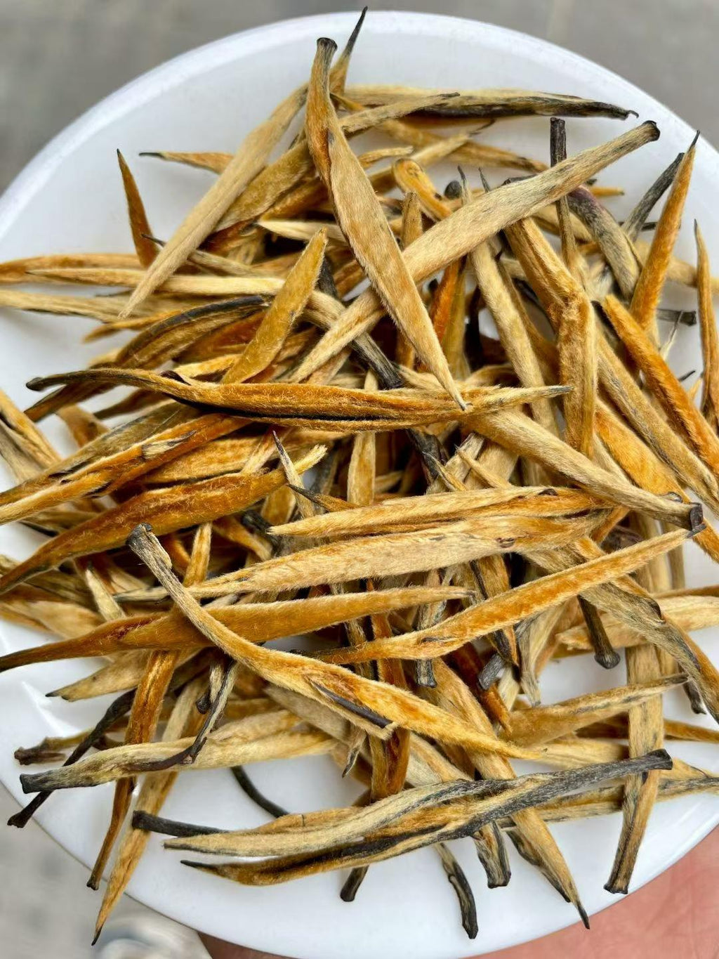 Golden Needle Black Tea 2026 New Harvest Dried tea leaves on a white plate