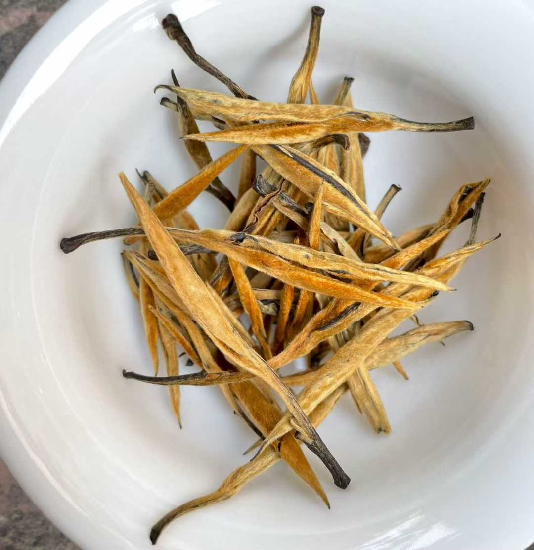 Golden Needle Black Tea 2026 New Harvest Dried tea leaves in a white bowl