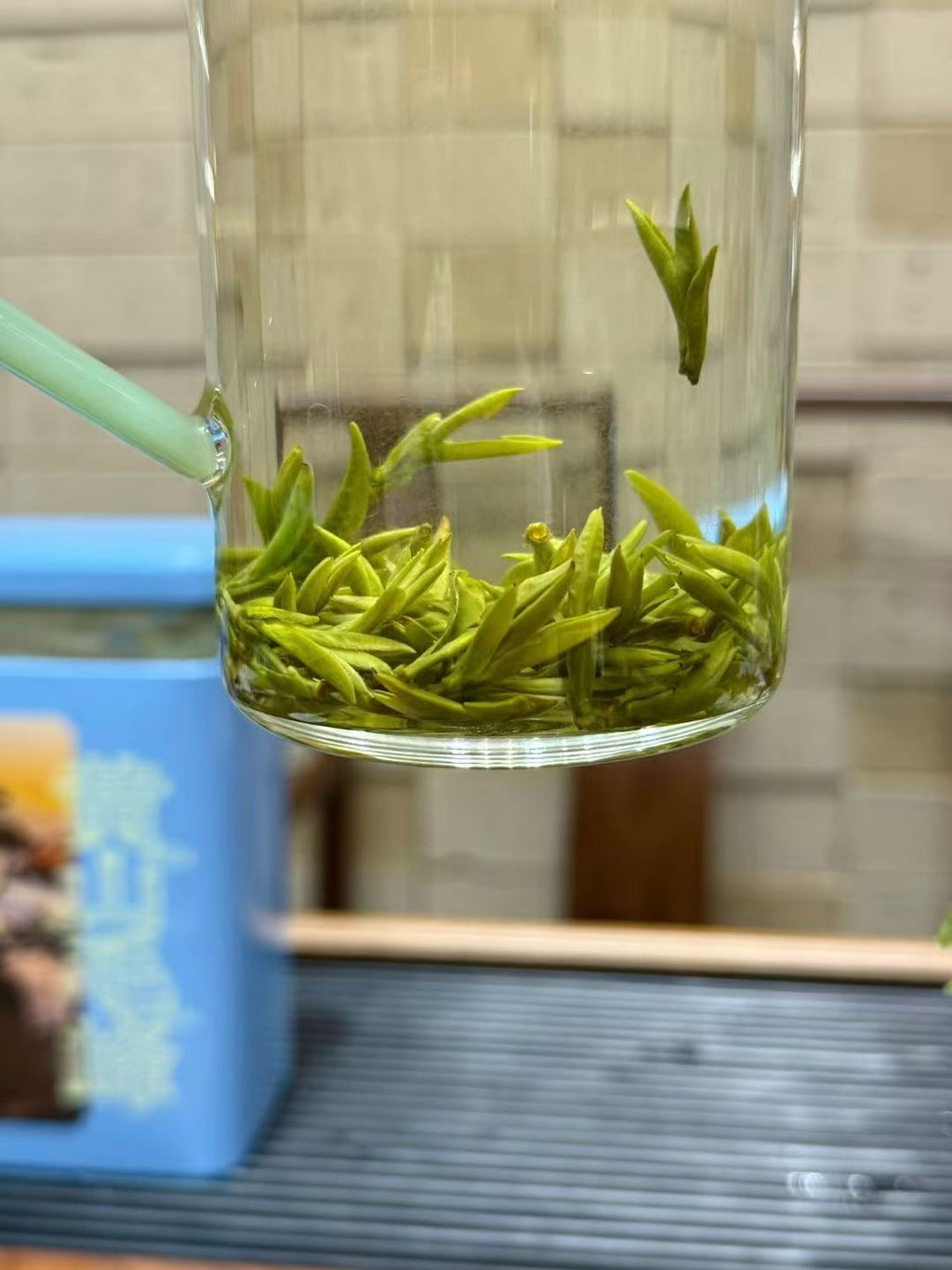Huangshan Mao Feng 2026 pre-Qingming green tea, first harvest. Fresh, aromatic, naturally sweet. One of China's ten famous teas. Limited spring season.