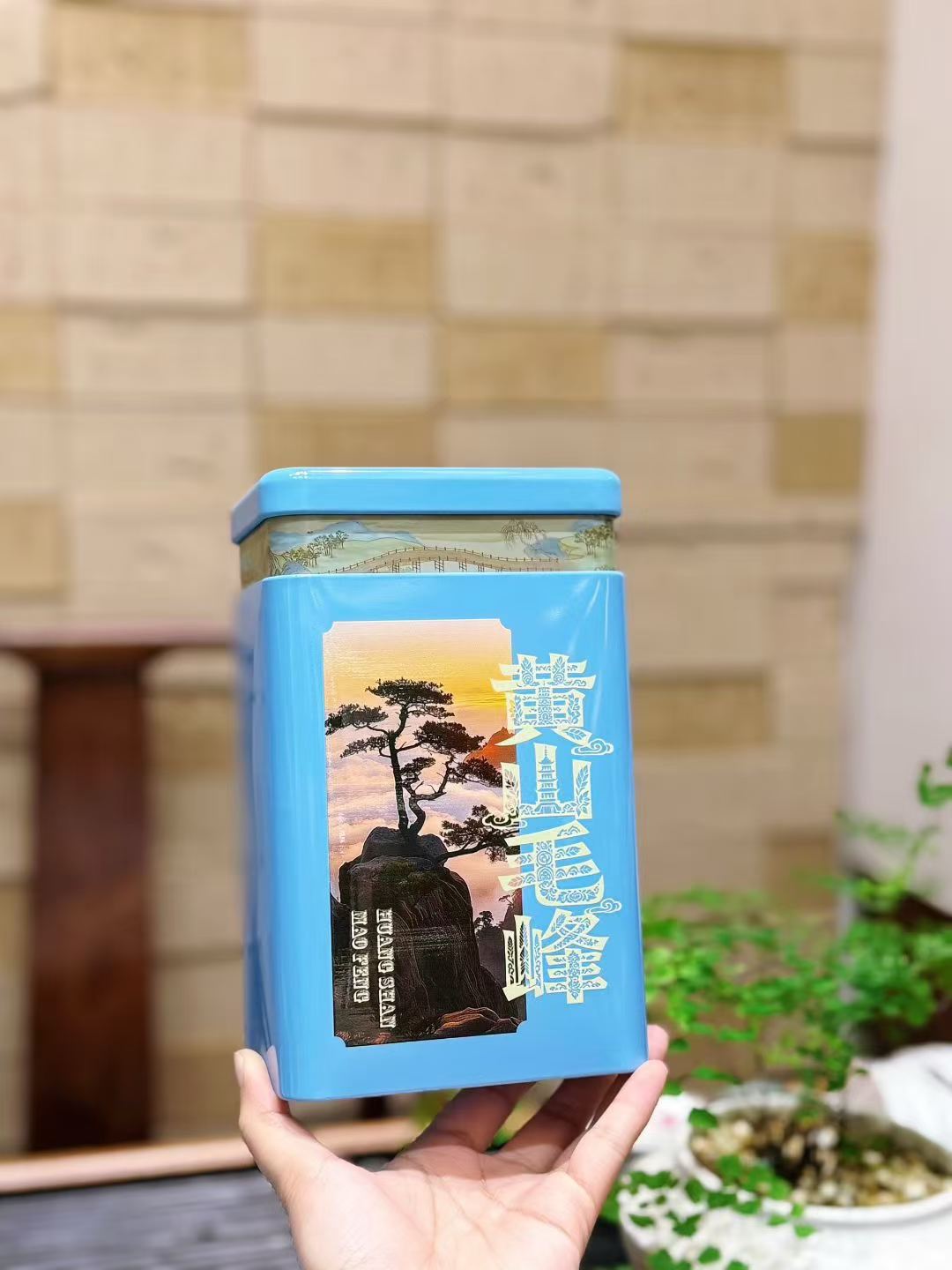 Huangshan Mao Feng 2026 pre-Qingming green tea, first harvest. Fresh, aromatic, naturally sweet. One of China's ten famous teas. Limited spring season.