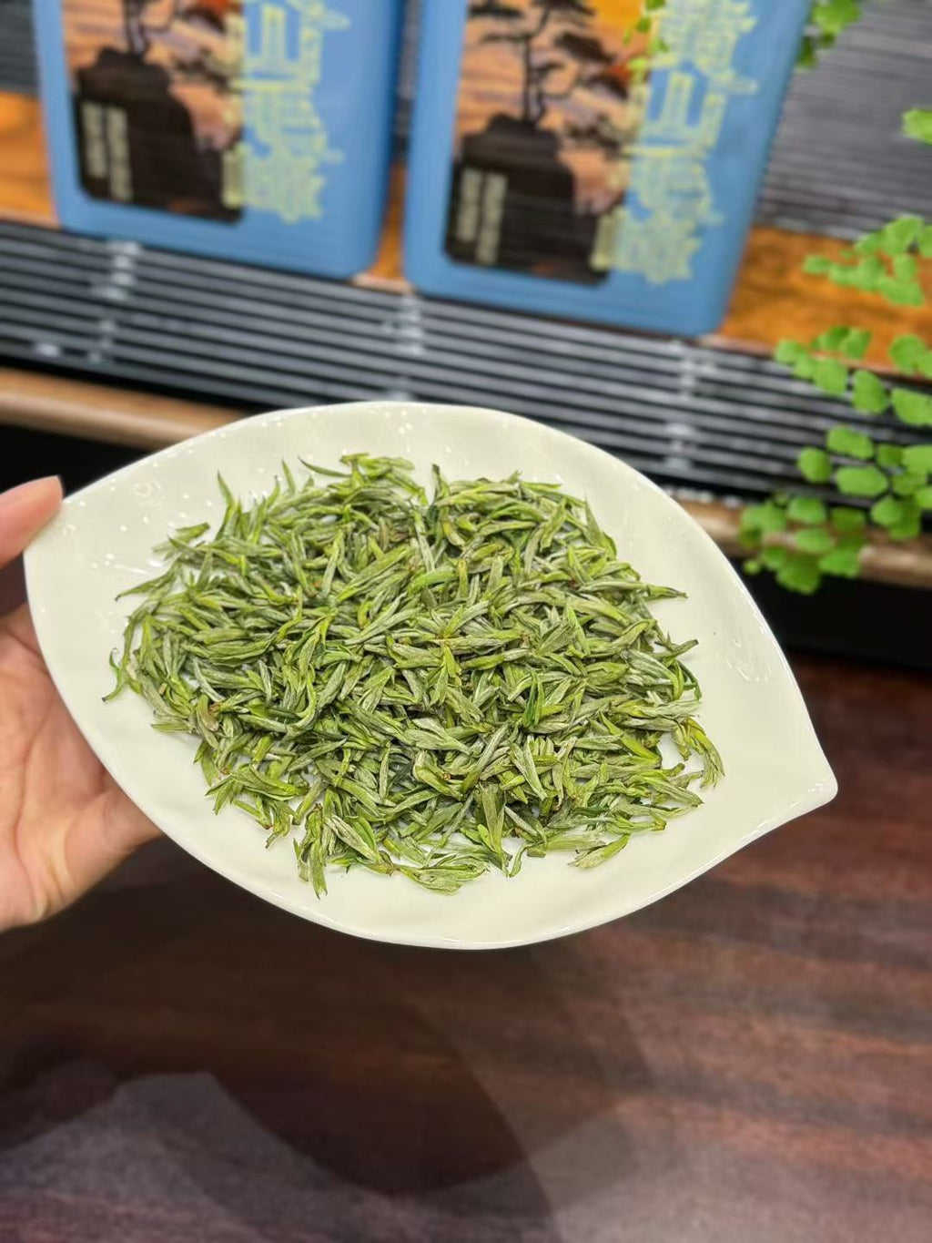 Huangshan Mao Feng 2026 pre-Qingming green tea, first harvest. Fresh, aromatic, naturally sweet. One of China's ten famous teas. Limited spring season.