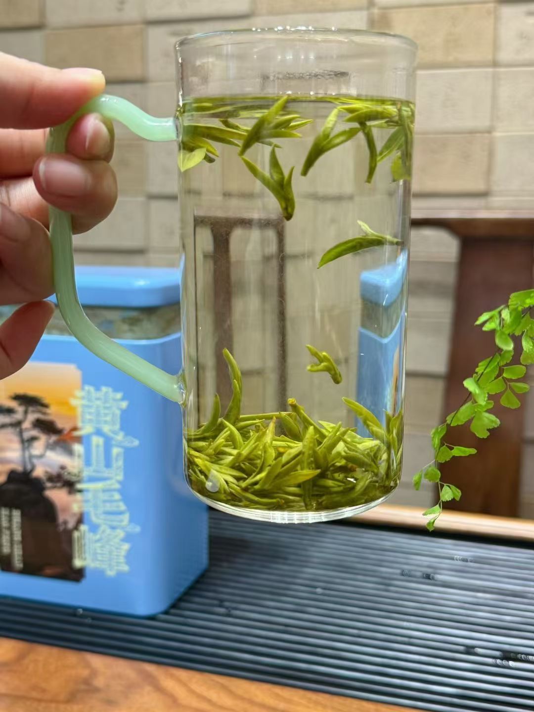 Huangshan Mao Feng 2026 pre-Qingming green tea, first harvest. Fresh, aromatic, naturally sweet. One of China's ten famous teas. Limited spring season.