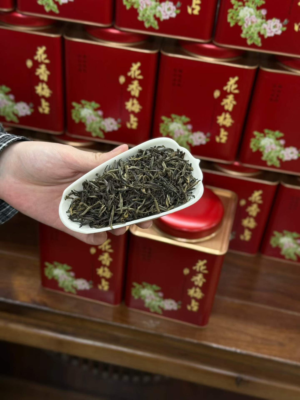 Mei Zhan Jin Jun Mei 2026 first flush black tea. Single bud, hand-processed. Orchid fragrance, honey finish, amber-gold liquor. Spring season, limited harvest.