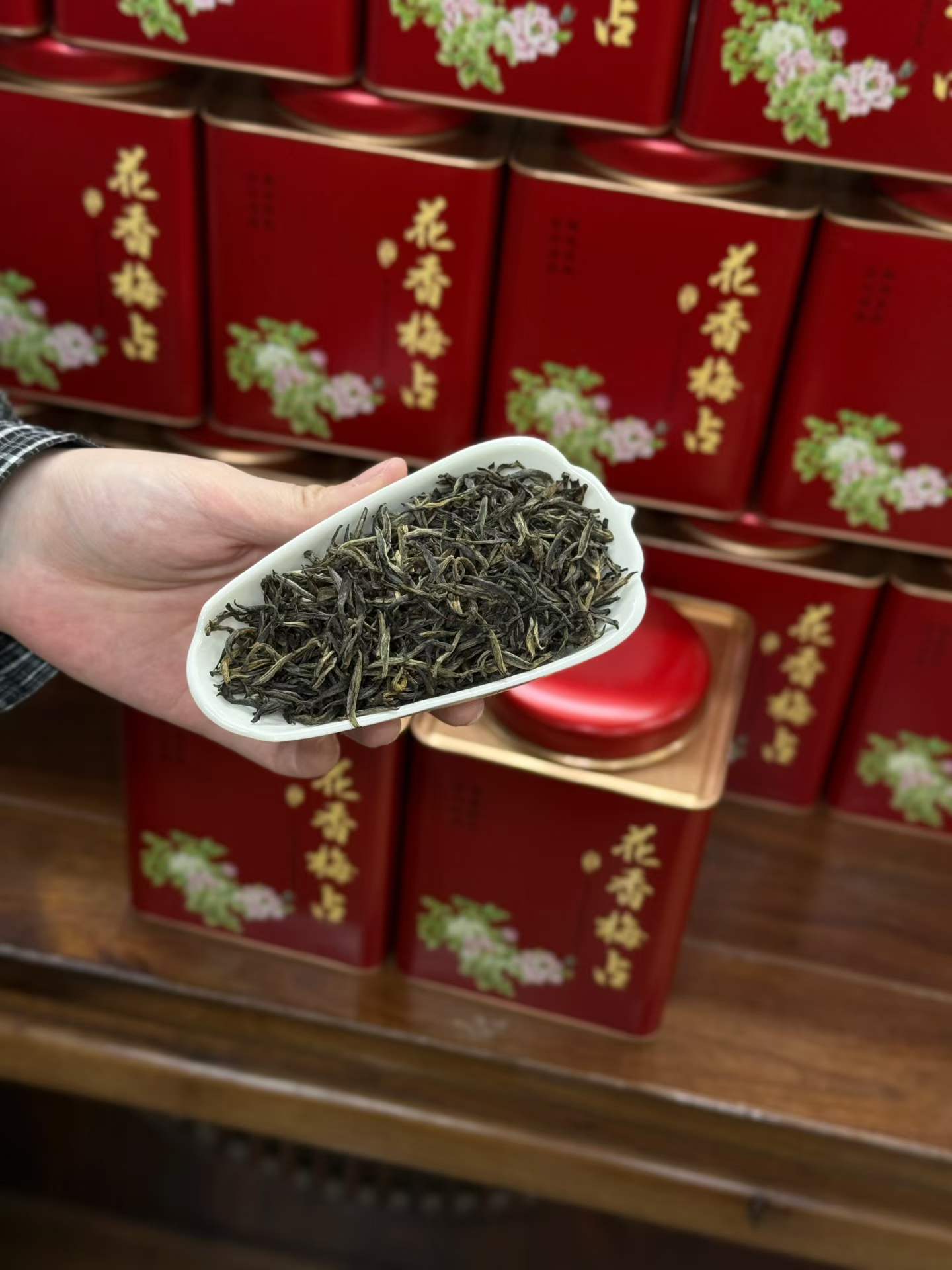 Mei Zhan Jin Jun Mei 2026 first flush black tea. Single bud, hand-processed. Orchid fragrance, honey finish, amber-gold liquor. Spring season, limited harvest.