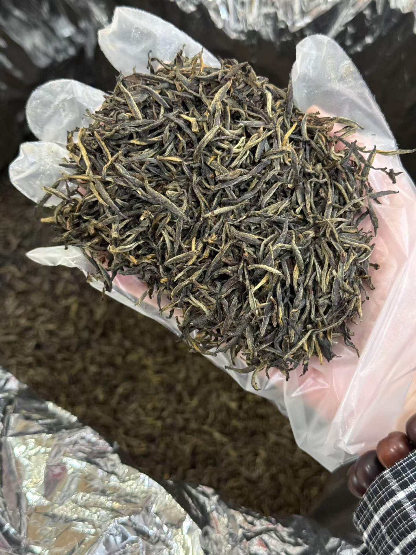 Mei Zhan Jin Jun Mei 2026 first flush black tea. Single bud, hand-processed. Orchid fragrance, honey finish, amber-gold liquor. Spring season, limited harvest.