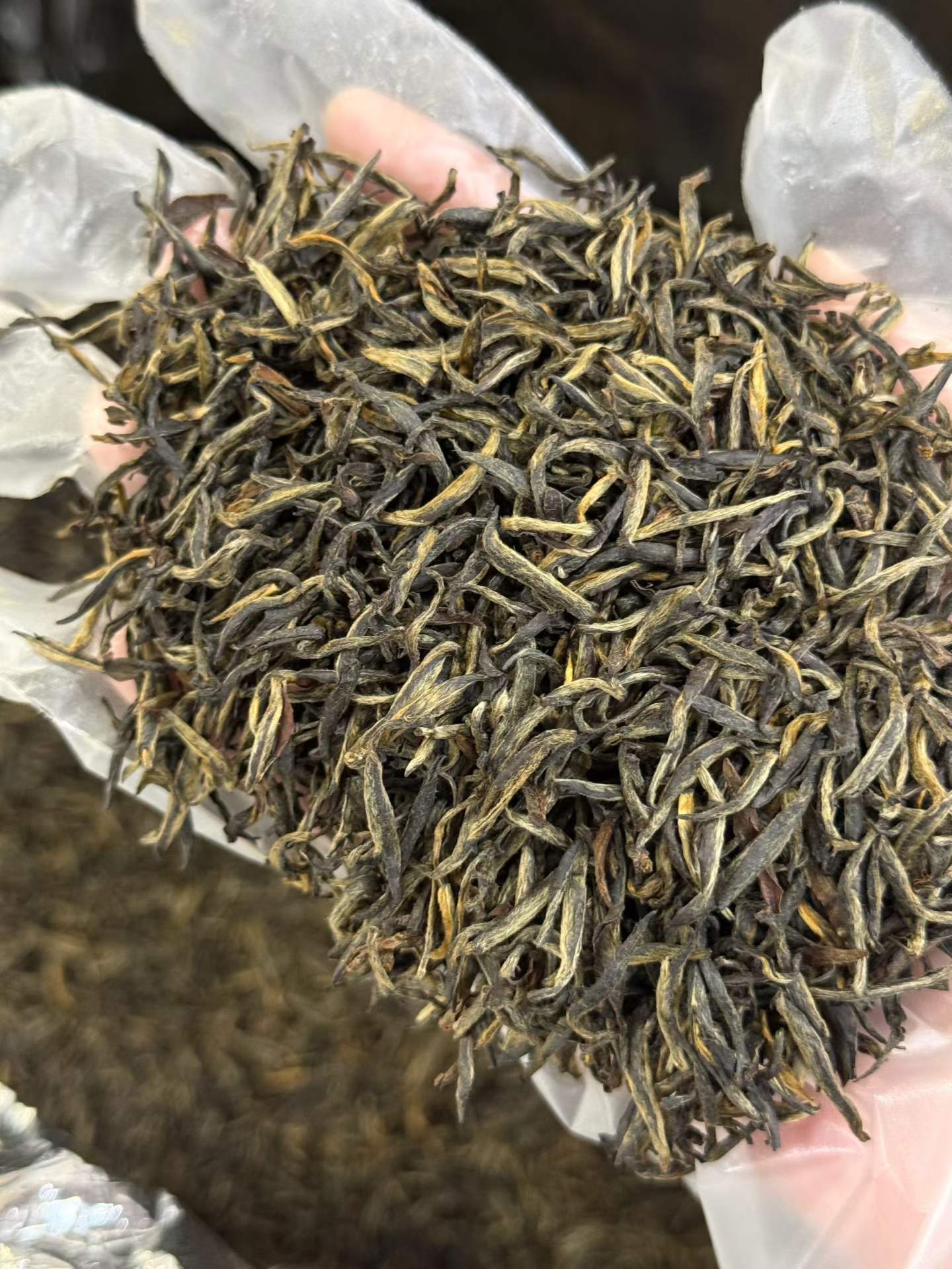 Mei Zhan Jin Jun Mei 2026 first flush black tea. Single bud, hand-processed. Orchid fragrance, honey finish, amber-gold liquor. Spring season, limited harvest.
