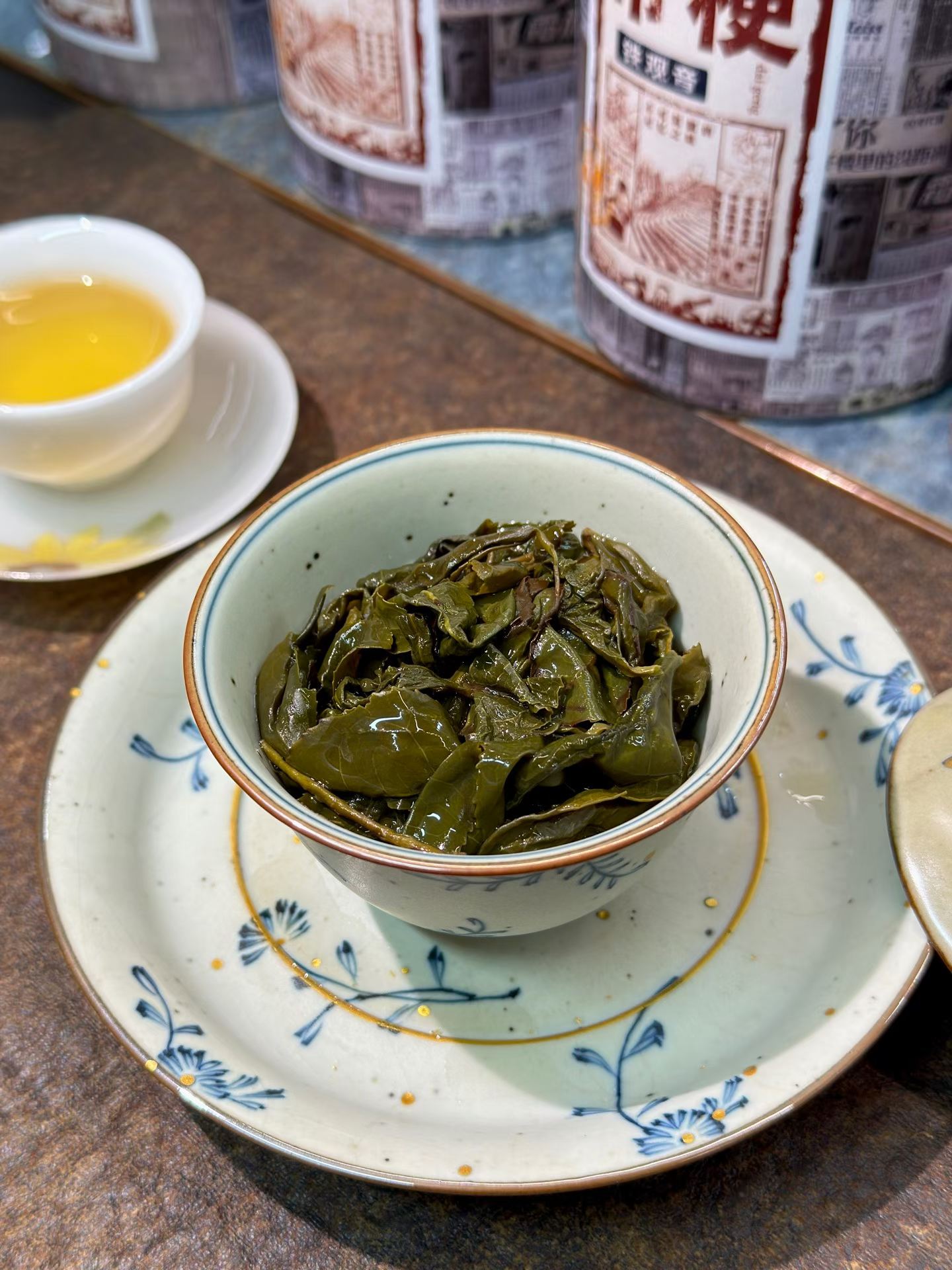 Stem-on Tieguanyin, traditional Anxi old-style oolong. Orchid fragrance, roasted warmth, naturally sweet. A taste of how Tieguanyin was made before everything changed.