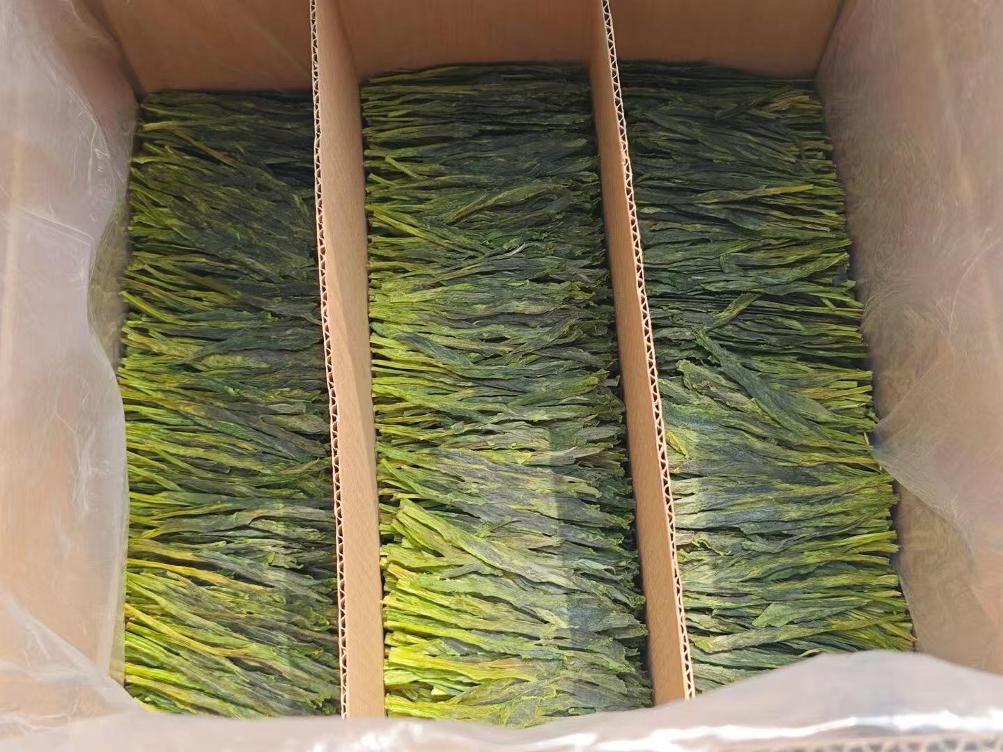 Taiping Houkui 2026 spring, fully handmade. Anhui's famous large-leaf green tea. Orchid fragrance, naturally sweet, no bitterness. Hand-pressed, first flush.