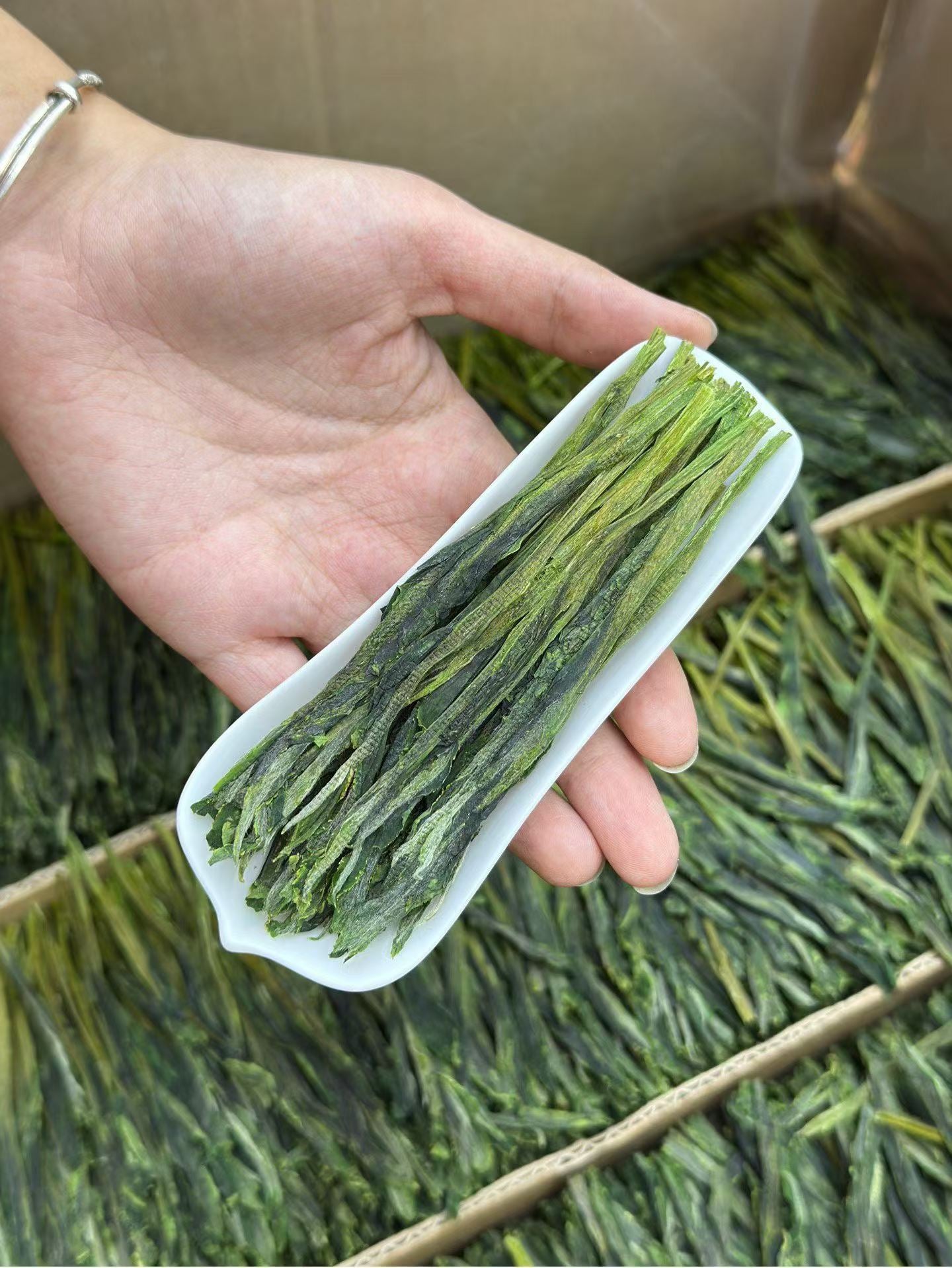 Taiping Houkui hand-pressed green tea from Huangshan's high mountains. First-flush leaves, intangible-heritage craft, sword-straight blades, clear emerald liquor. Orchid-soft and sweet.