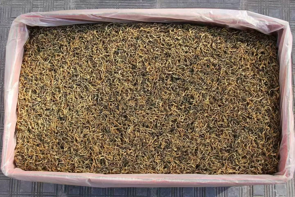Box of dried seaweed on a textured surface,2026 Spring Glutinous Aroma Golden Bud Black Tea – High Bud Content (70–80%)
